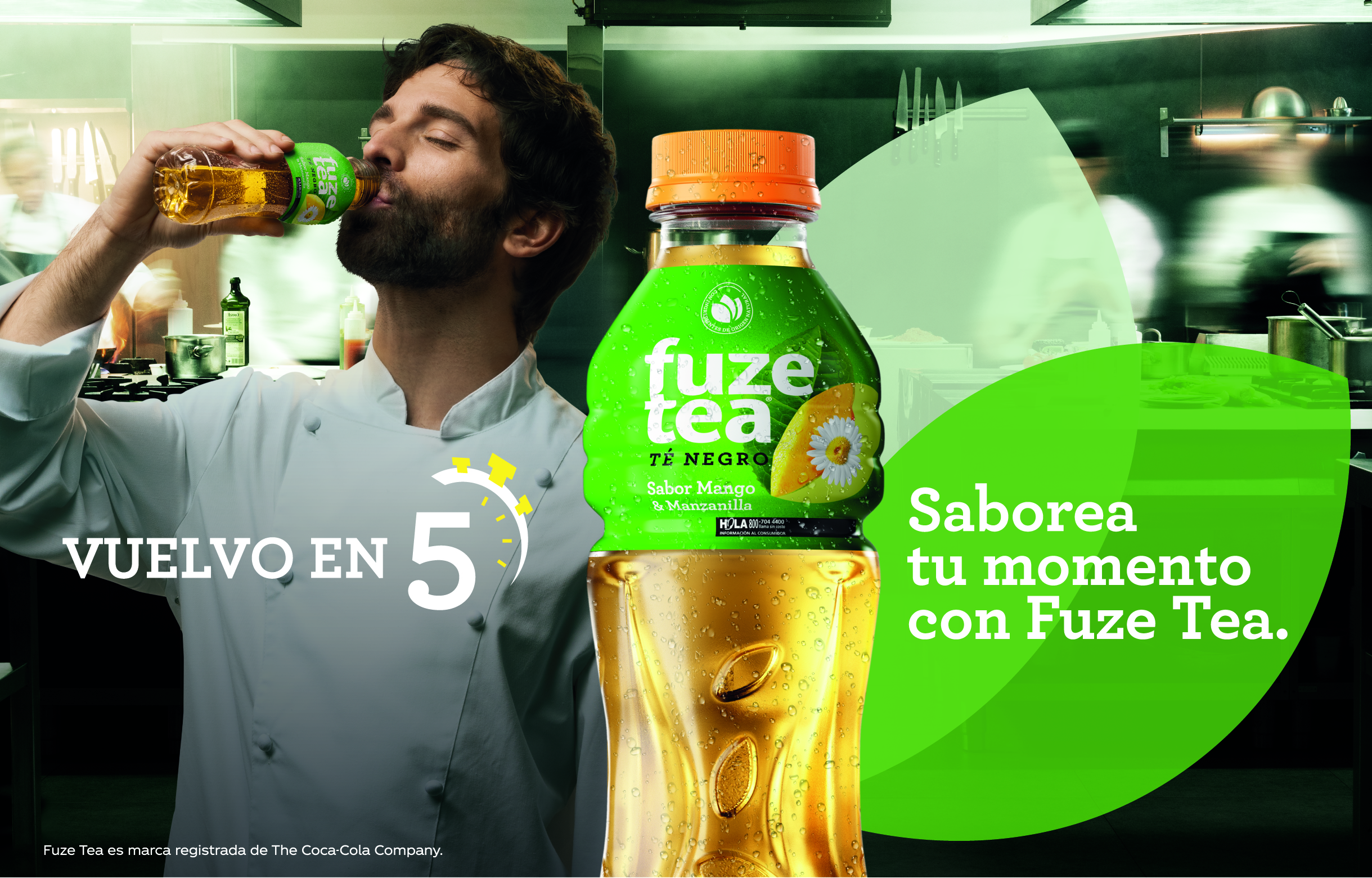 Hombre bebiendo Fuze-Tea mientras cierra los ojos con el texto: "Vuelvo en 5. Saborea tu momento con Fuze-Tea"